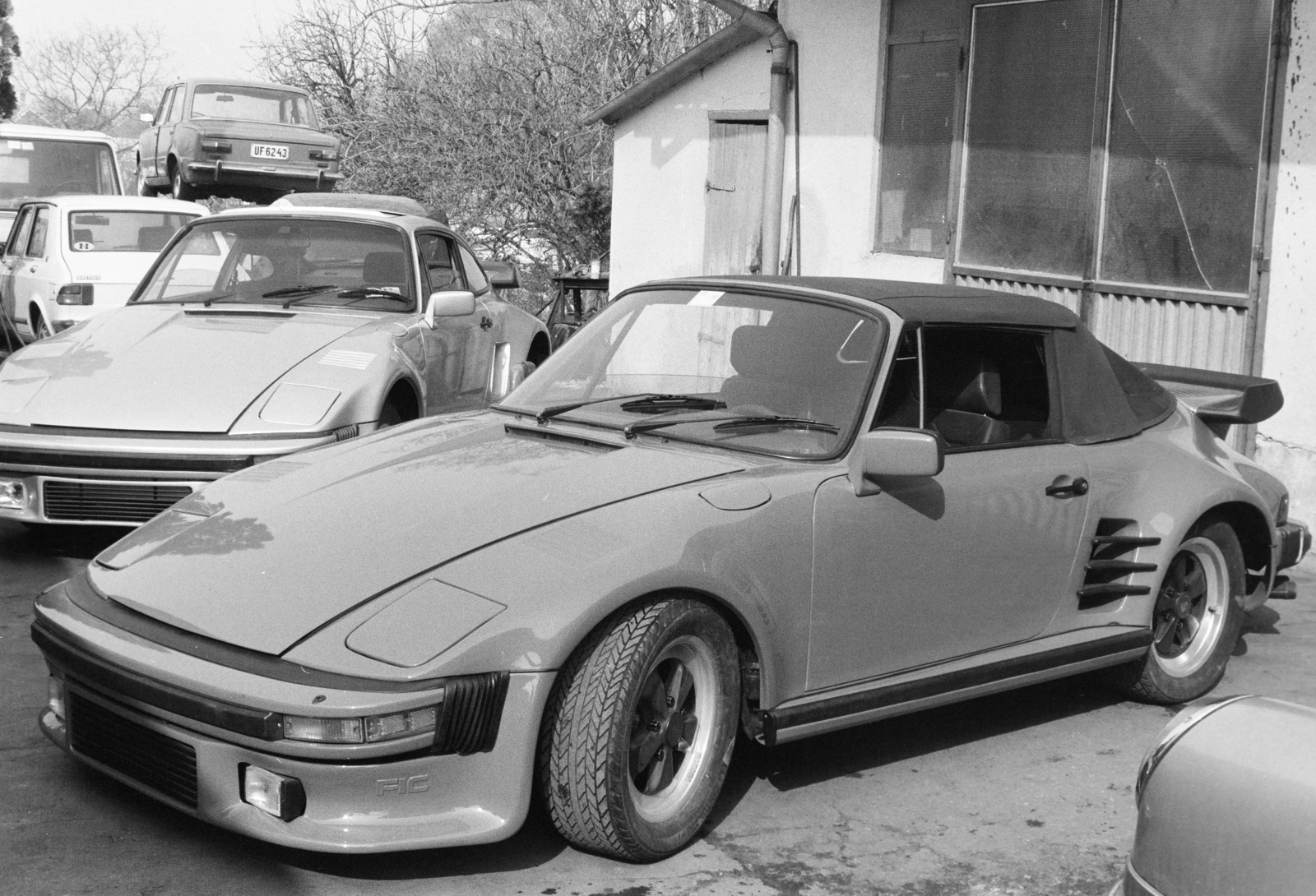 Szürreális fotók: Porsche és Lamborghini egy magyar szerelő udvarán 1987-ben 5
