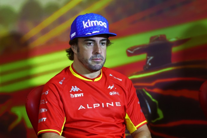 F1: Alonso beleállt az FIA-ba, megütheti a bokáját