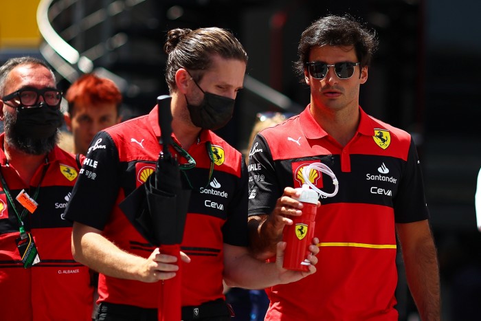 F1: Leszerepelt hazai pályán a Ferrari-pilóta, ez az oka 1 | Vezess F1: Leszerepelt hazai pályán a Ferrari-pilóta, ez az oka 1