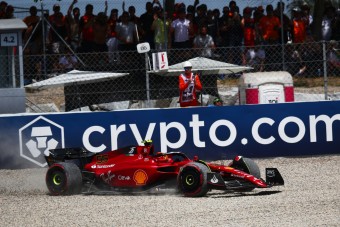F1: Leszerepelt hazai pályán a Ferrari-pilóta, ez az oka