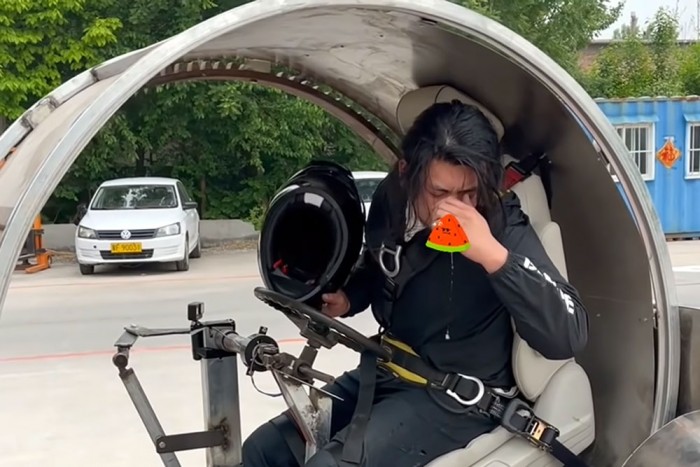 Gyomorforgató autót épített a kínai feltaláló