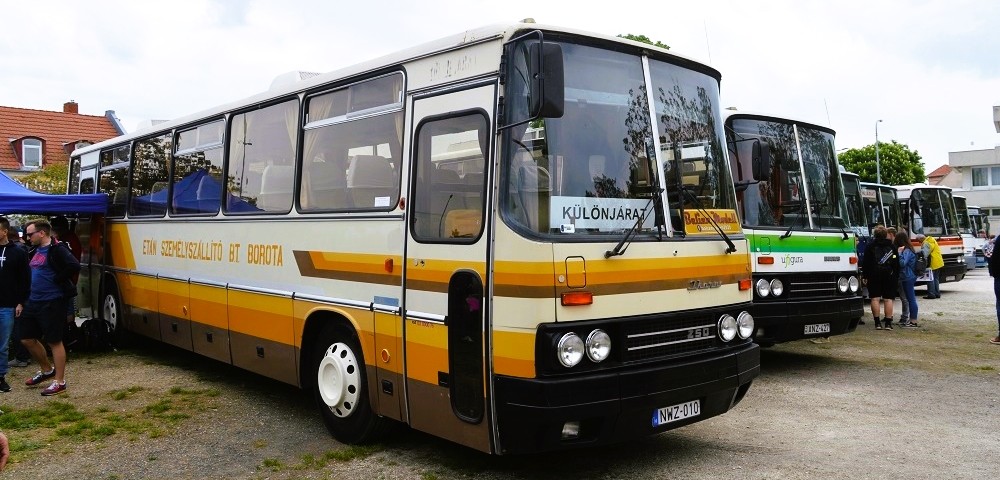 Felsorakoztak a magyar buszgyártás kincsei
