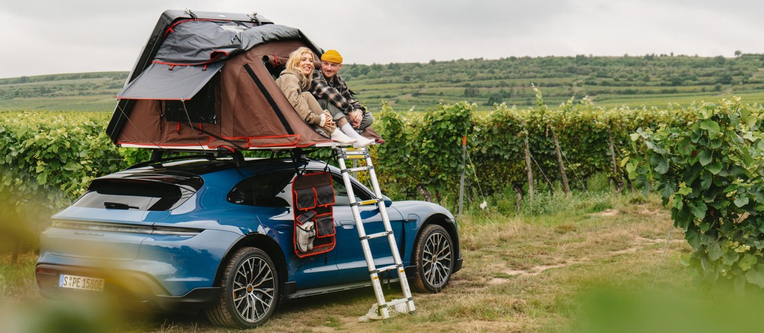 Kempingszervezőnek áll a Porsche