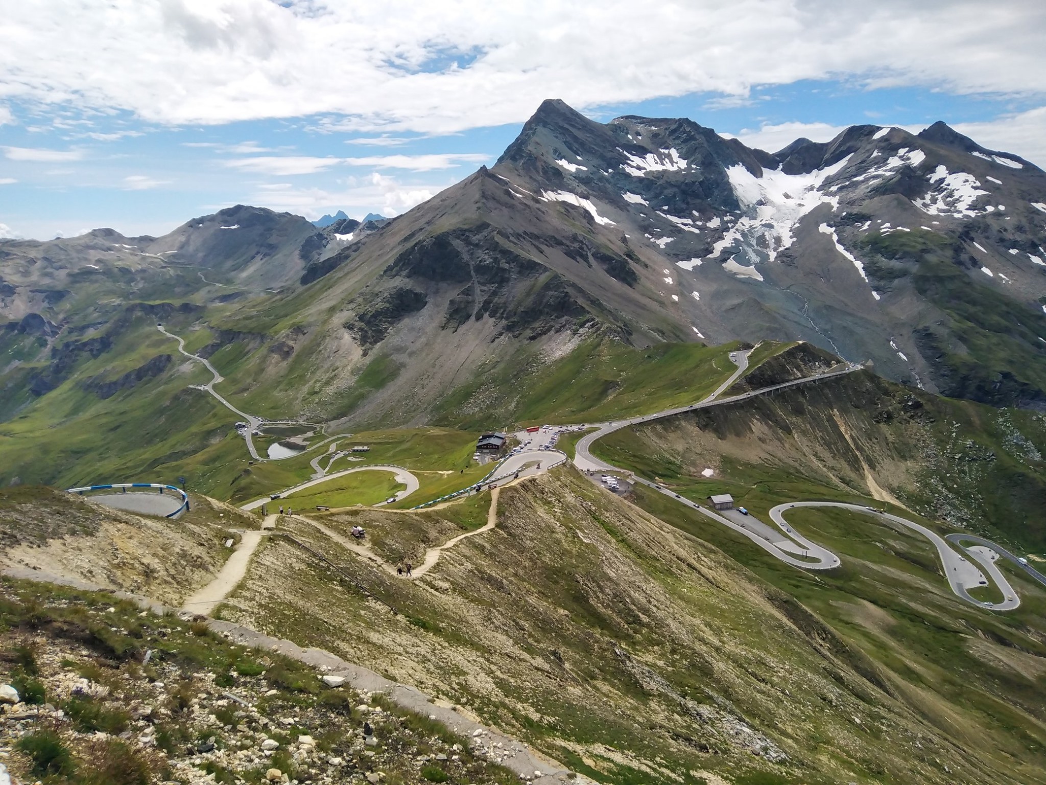 Elegük van a száguldozókból az osztrákoknak, sebességkorlátozás jön a legszebb hegyi úton 2
