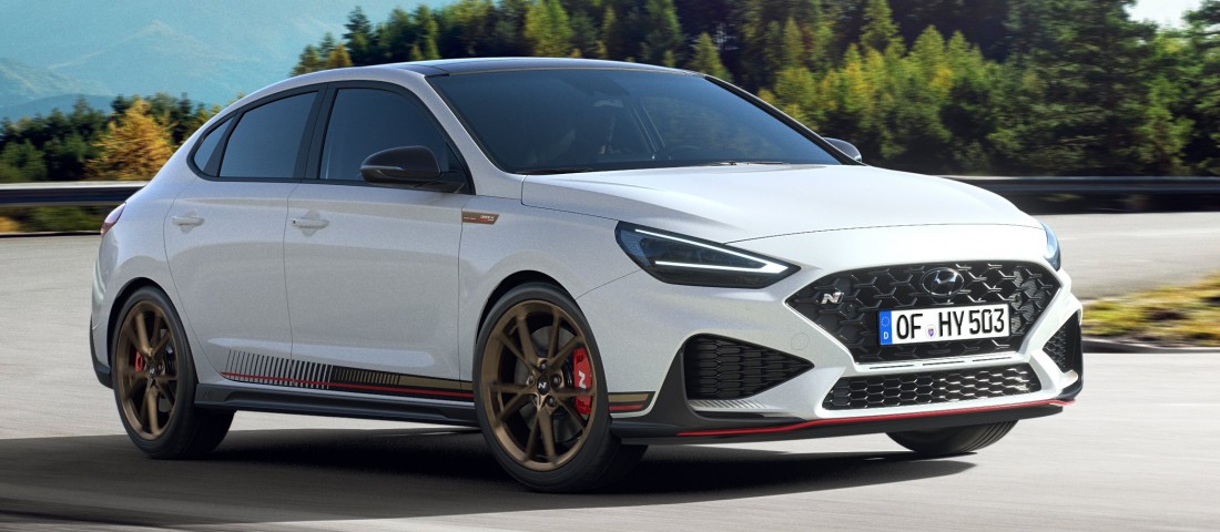 Elegánsabb lett a Hyundai családi izomautója