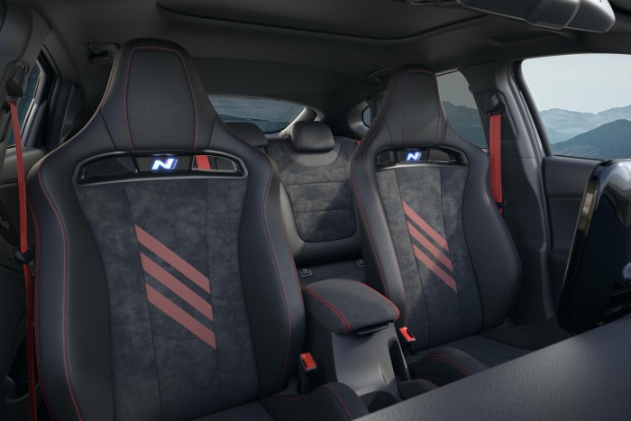 Elegánsabb lett a Hyundai családi izomautója 7