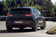 Elegánsabb lett a Hyundai családi izomautója 50 Elegánsabb lett a Hyundai családi izomautója 50