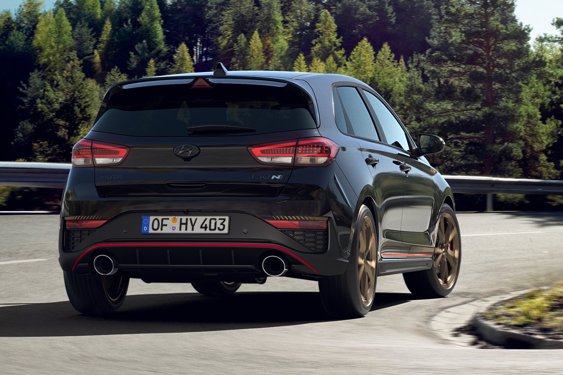 Elegánsabb lett a Hyundai családi izomautója 25 Elegánsabb lett a Hyundai családi izomautója 25