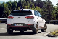 Elegánsabb lett a Hyundai családi izomautója 47 Elegánsabb lett a Hyundai családi izomautója 47