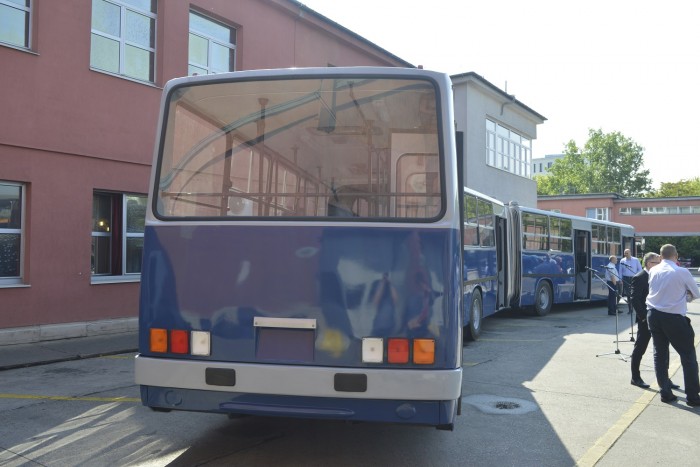Bemutatkozott a BKV dupla csuklós Ikarusa 25 Bemutatkozott a BKV dupla csuklós Ikarusa 25