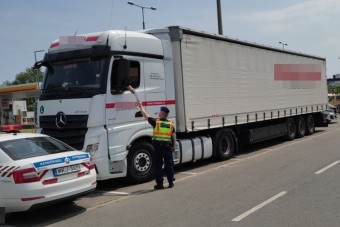 Négymilliós bírságot kapott egy román kamionos 