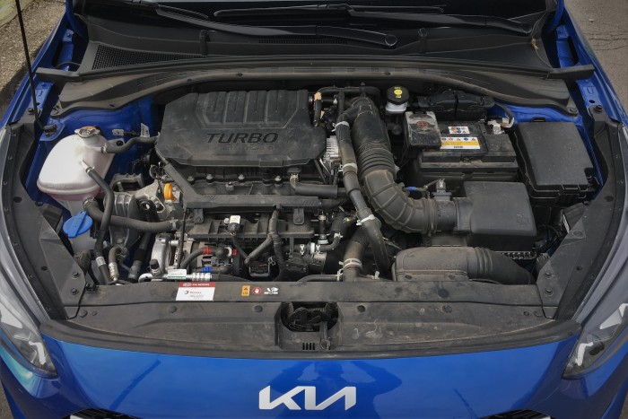 Szidni nem érdemes, szeretni egyszerűbb – Kia Ceed 10