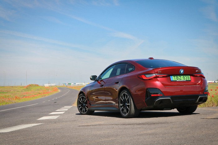 Felejtsd el a sorhatot, a jövő sportos BMW-jét villany hajtja 14 | Vezess Felejtsd el a sorhatot, a jövő sportos BMW-jét villany hajtja 14