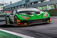 Átdolgozta versenyautóját a Lamborghini 24