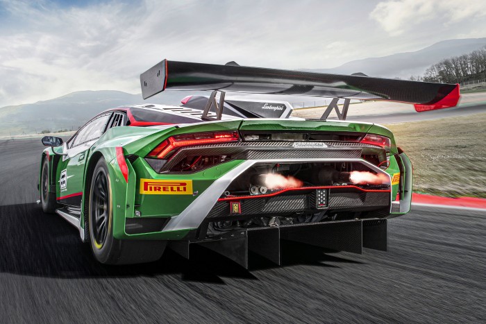 Átdolgozta versenyautóját a Lamborghini 7