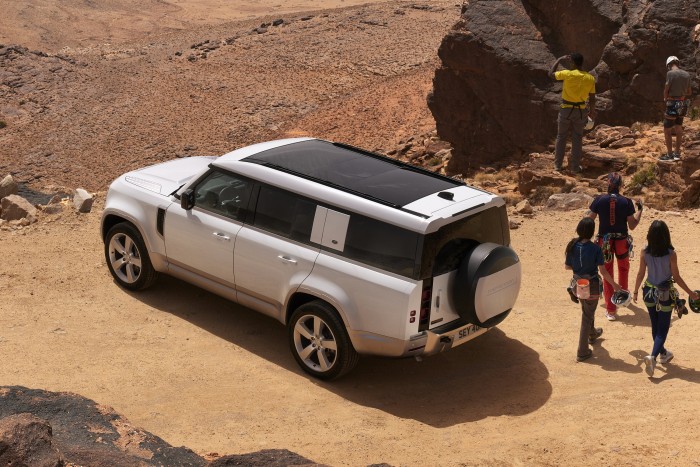 Óriási luxusverzió készült az ikonikus terepjáróból 9