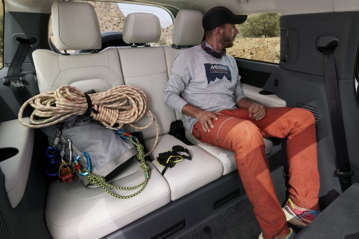 Óriási luxusverzió készült az ikonikus terepjáróból 11