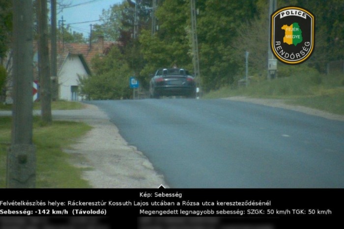 Jól mulatott a kabriós, de a 142-es tempó az 50-es táblánál 300 ezrébe került