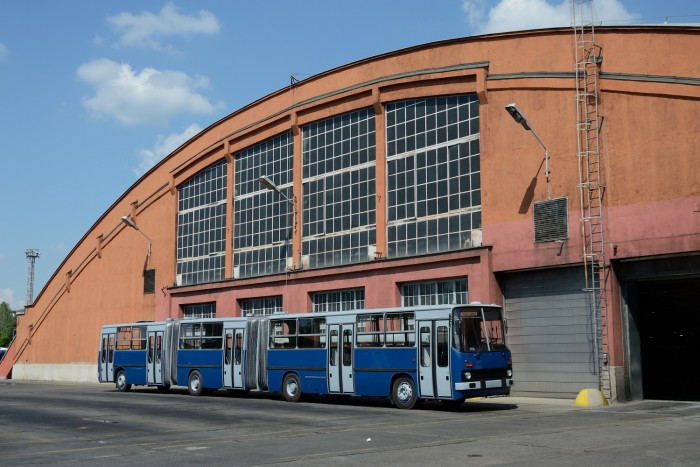 Bemutatkozott a BKV dupla csuklós Ikarusa 19 Bemutatkozott a BKV dupla csuklós Ikarusa 19