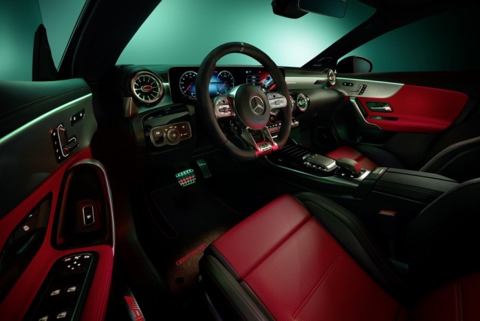 Folytatja az önünneplést a Mercedes sportrészlege 6