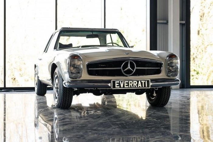 Ennek a klasszikus Mercinek még az is megbocsátható, hogy elektromos