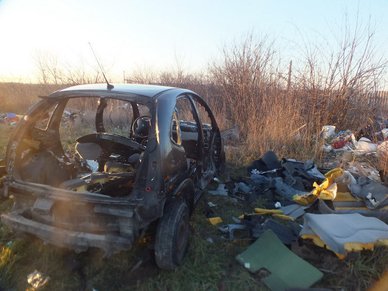 A kertben bontották a roncsokat, amikor jöttek a rendőrök 2