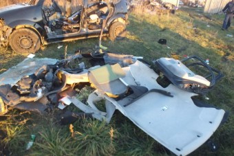 A kertben bontották a roncsokat, amikor jöttek a rendőrök