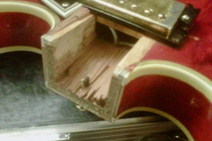 150 milliónyiért csaptak le egy törött gitárra