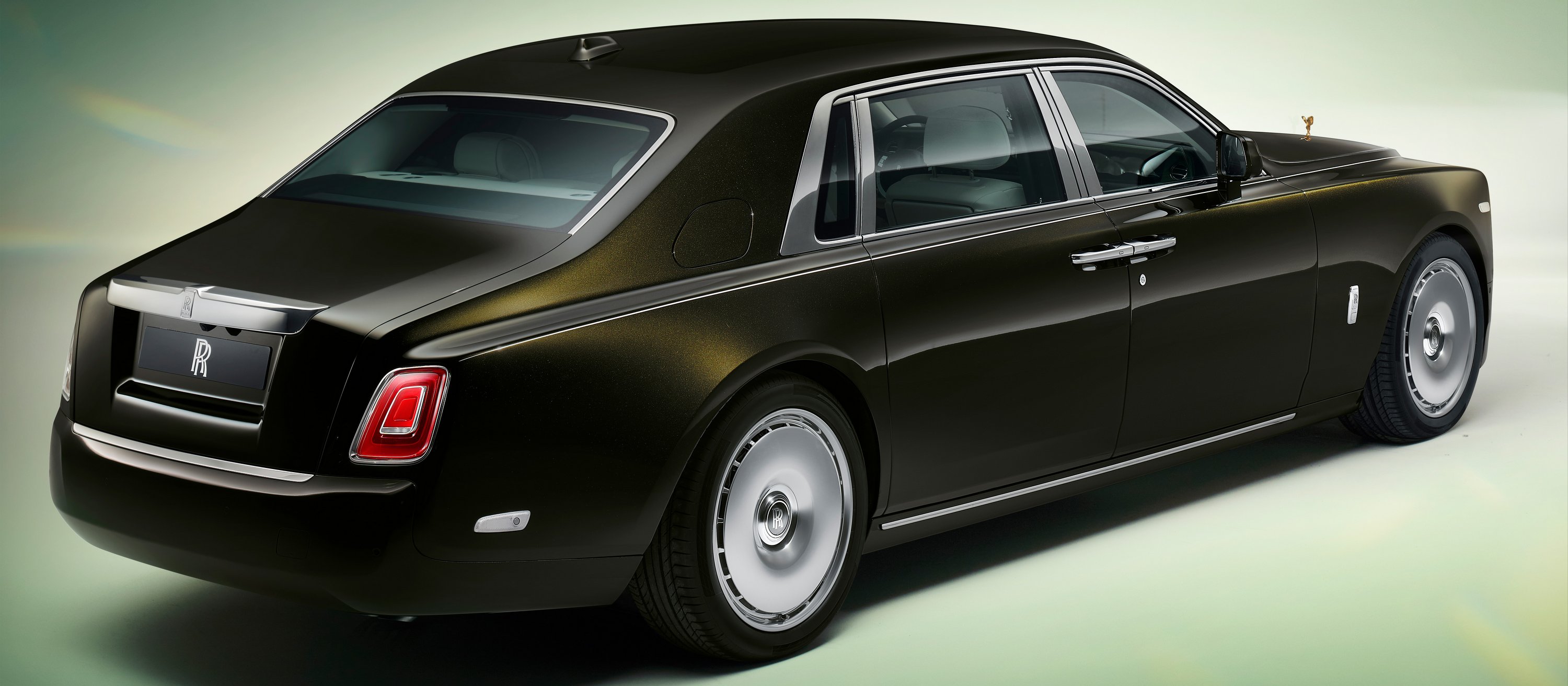 Luxusrészletekkel hódít az új Rolls 36