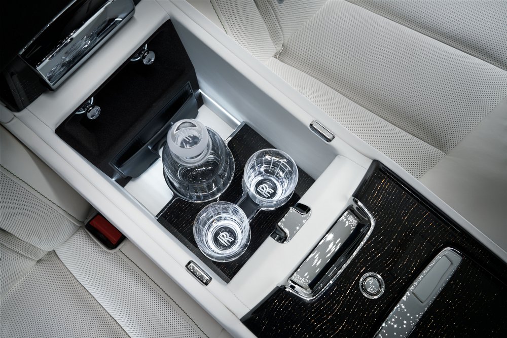 Luxusrészletekkel hódít az új Rolls 25