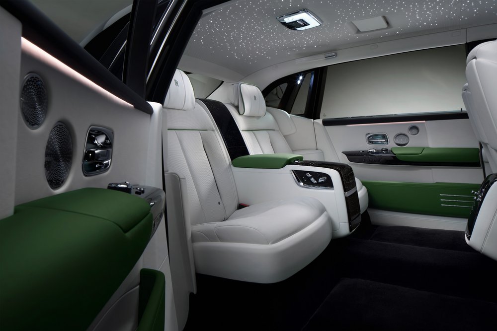 Luxusrészletekkel hódít az új Rolls 22