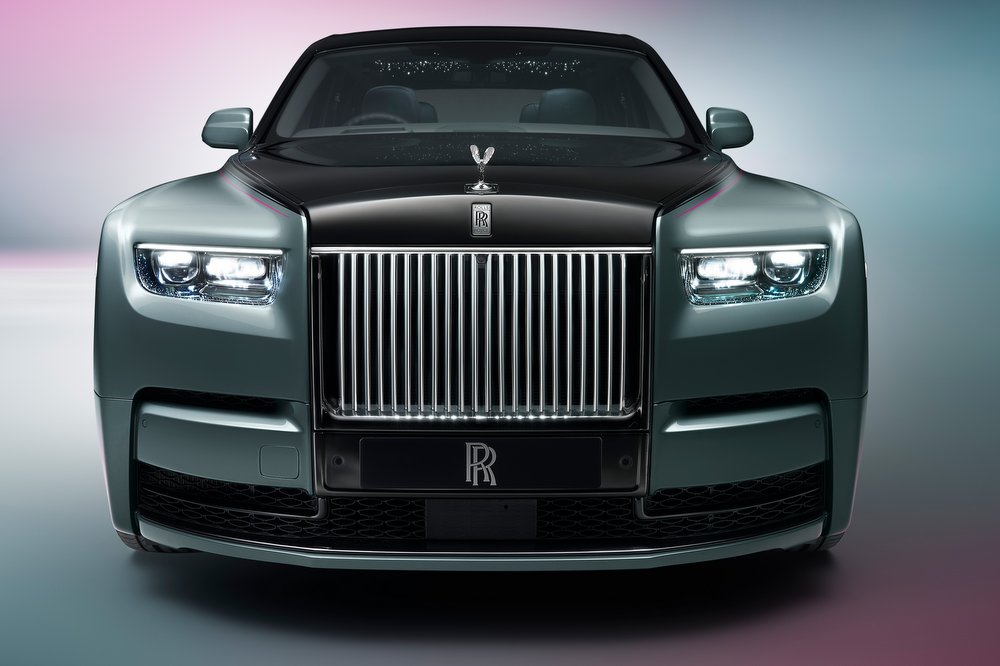 Luxusrészletekkel hódít az új Rolls 5