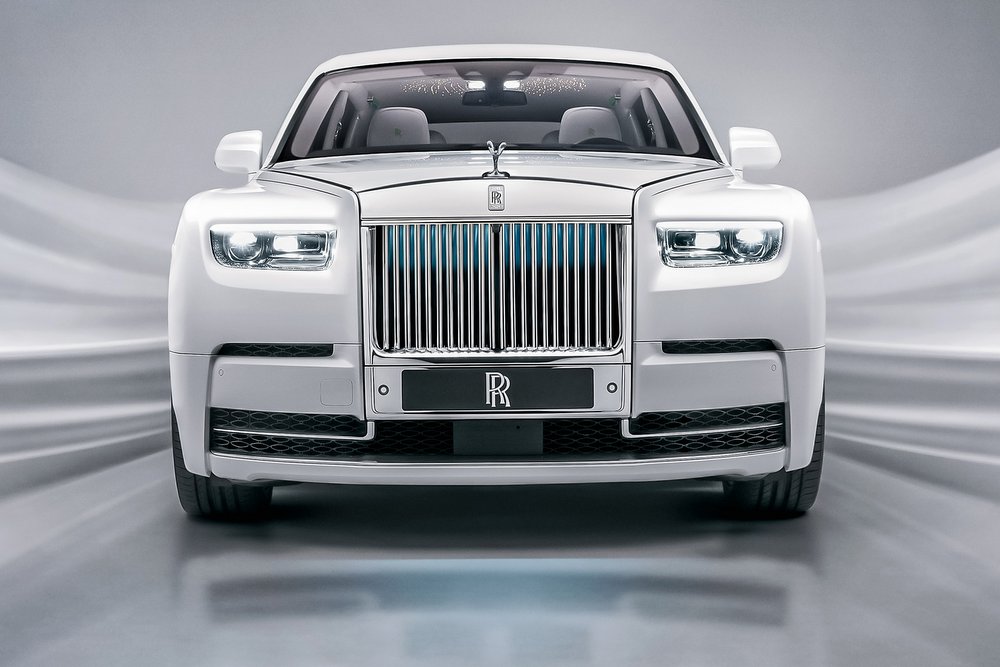Luxusrészletekkel hódít az új Rolls 31