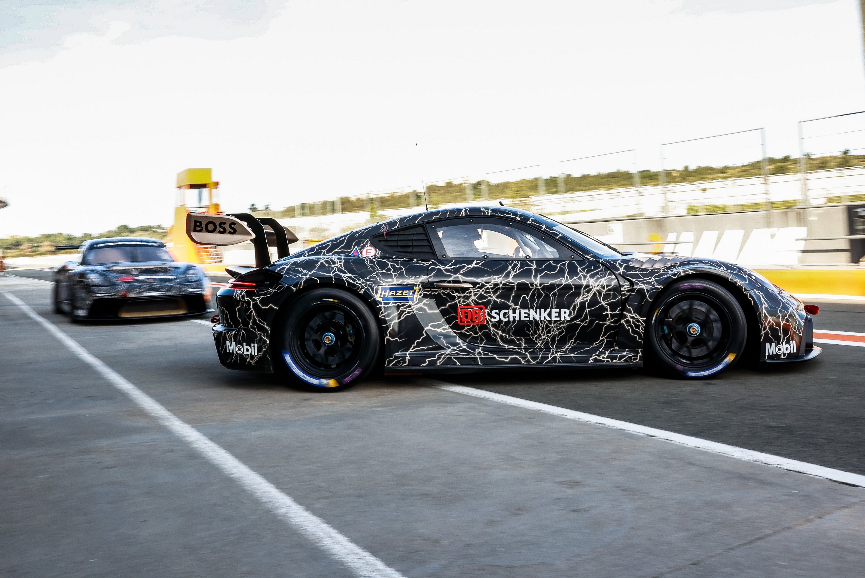 F1-es teljesítménnyel jön a Porsche új versenyautója 17