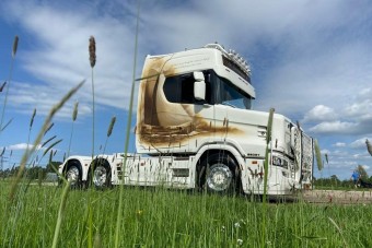 Csőrös Scaniával a világ minden tájára