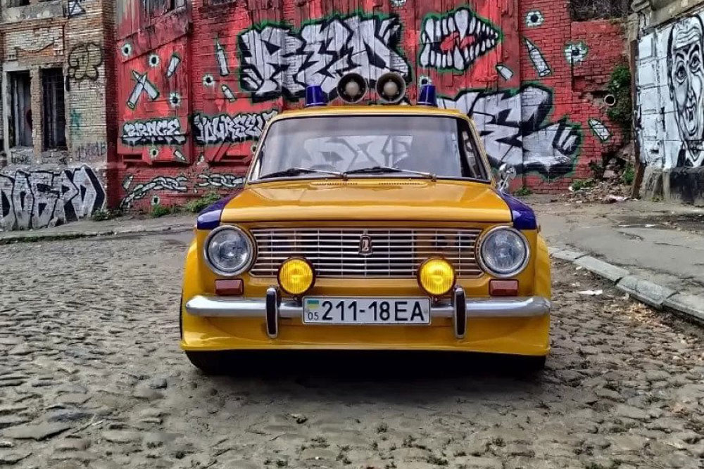 Asphalt was carved out of this Soviet police car 5