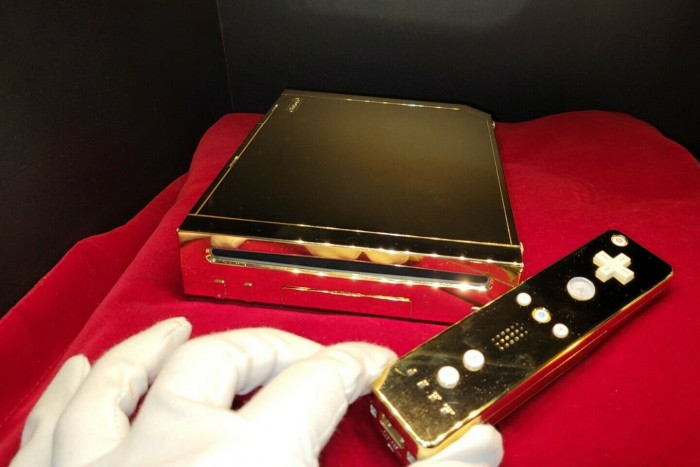 Nem kellett a királynőnek az arany játékkonzol, most a tiéd lehet