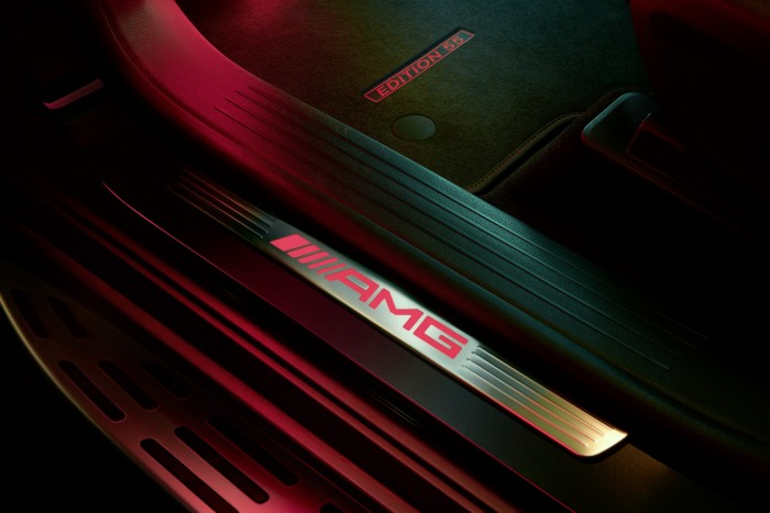 Újabb Mercedes álcázta magát 55 évesnek 5