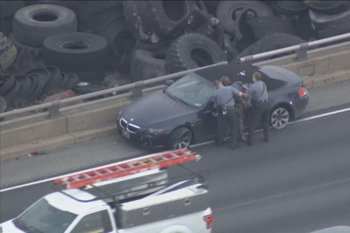 Abroncsok nélkül, felnin veretett végig Budapesten, majd kitört a kerék 3