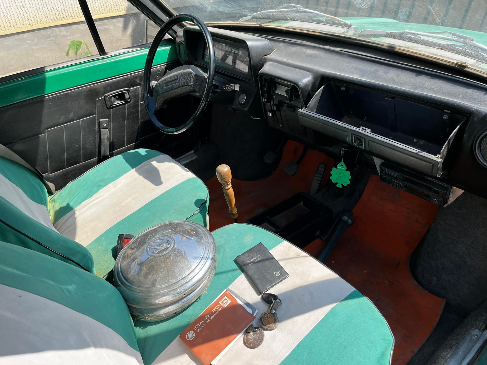 Sanyi bácsi 45 évig használta, még a Balatonnál sem járt, most megválik tőle 3