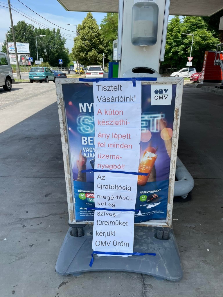 Egy budapesti OMV-kúton az összes üzemanyag elfogyott, így üzennek a vásárlóknak 1