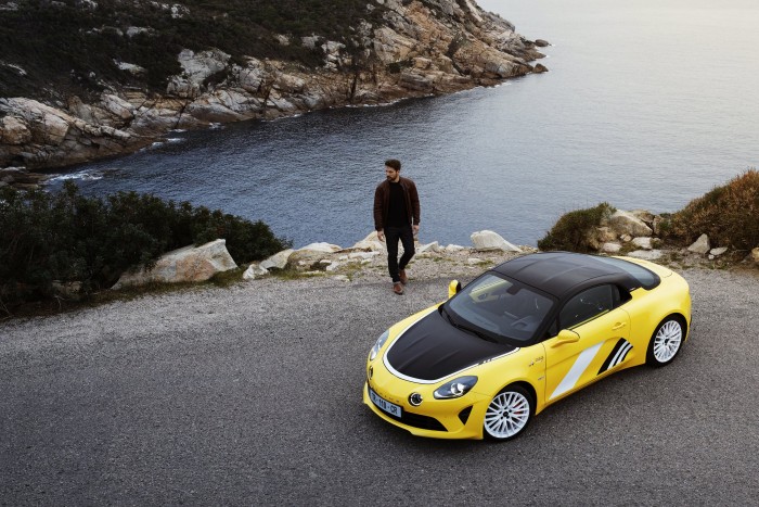 Raliveteránnak öltözött a francia sportkupé 8