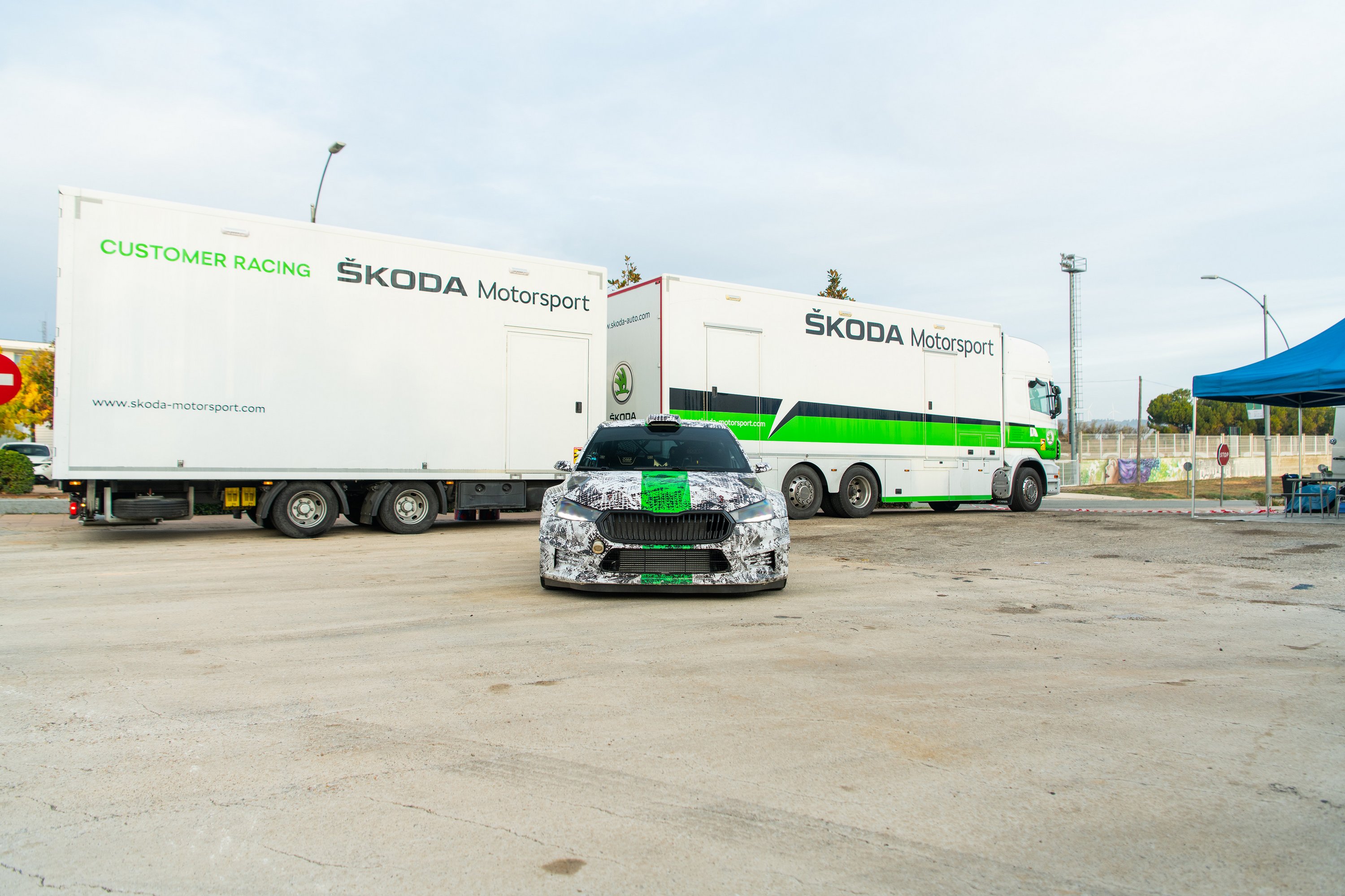 Bemutatta új versenyautóját a Škoda 72