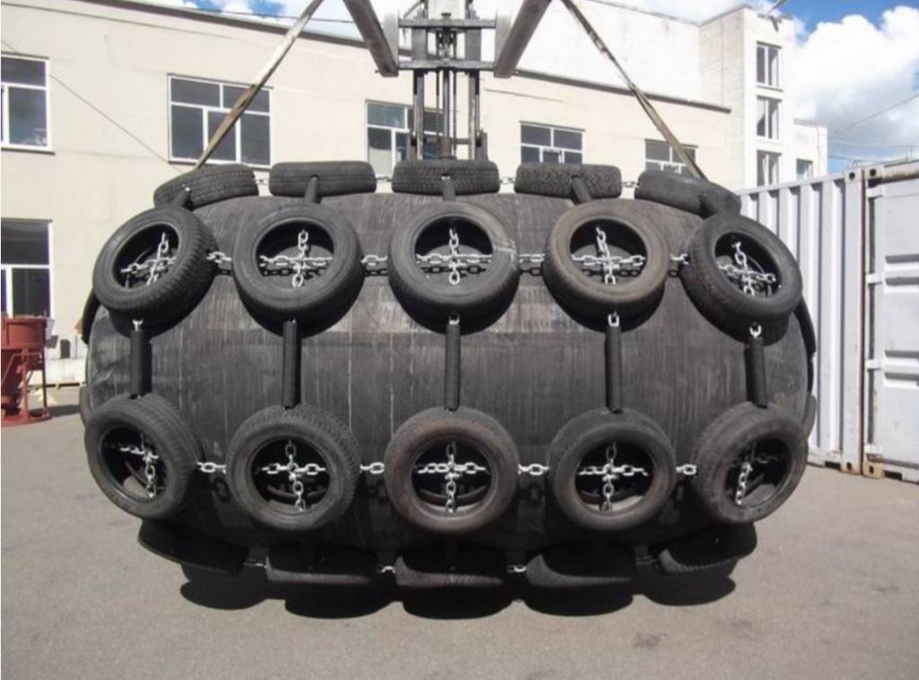 Szürreális balesetben lapult ki egy Mitsubishi Oroszországban 1