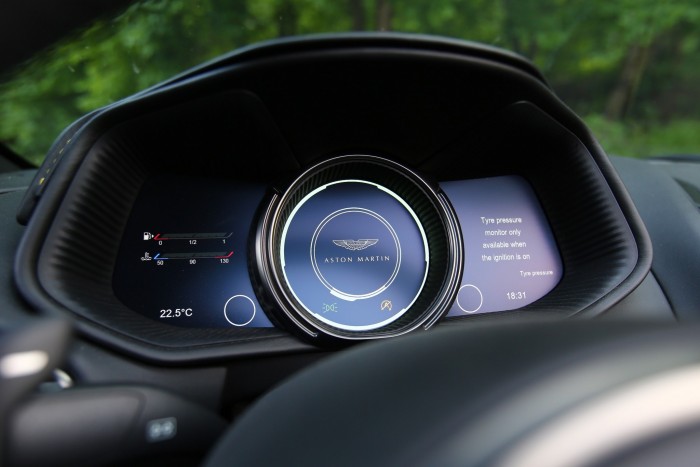 Álomautó a valóságban – Aston Martin DB11 Volante 20 | Vezess Álomautó a valóságban – Aston Martin DB11 Volante 20