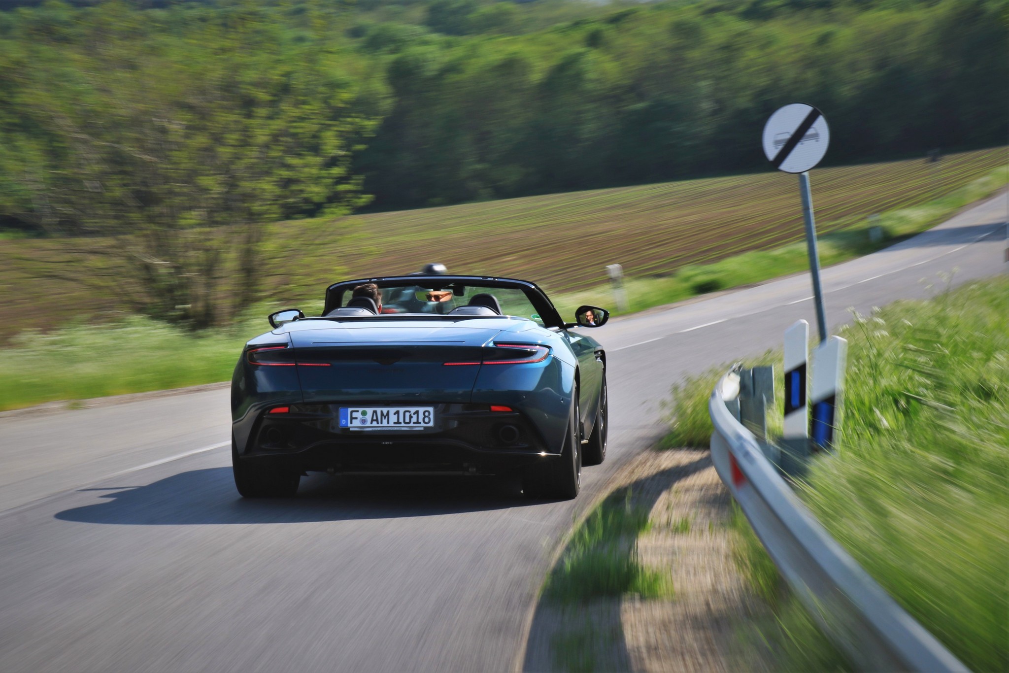 Álomautó a valóságban – Aston Martin DB11 Volante 42