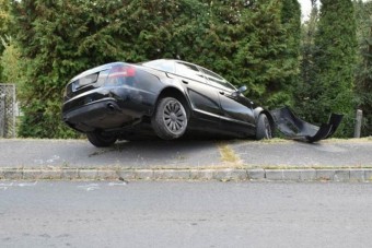 Részegen berakta a csatornába az autót, majd visszament a kocsmába inni