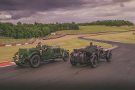 90 éves legendáját támasztja fel a Bentley 9