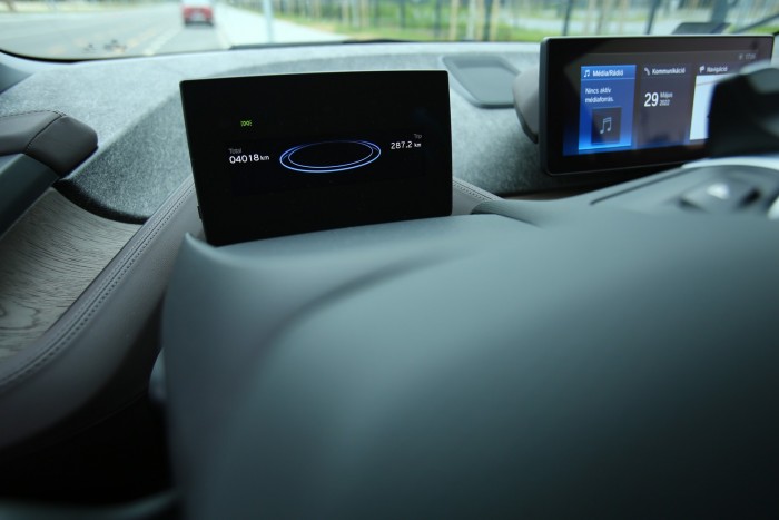 Fizetőssé váltak bizonyos funkciók a BMW-kben 3