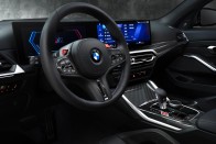 Itt a BMW 510 lóerős sportkombija 102